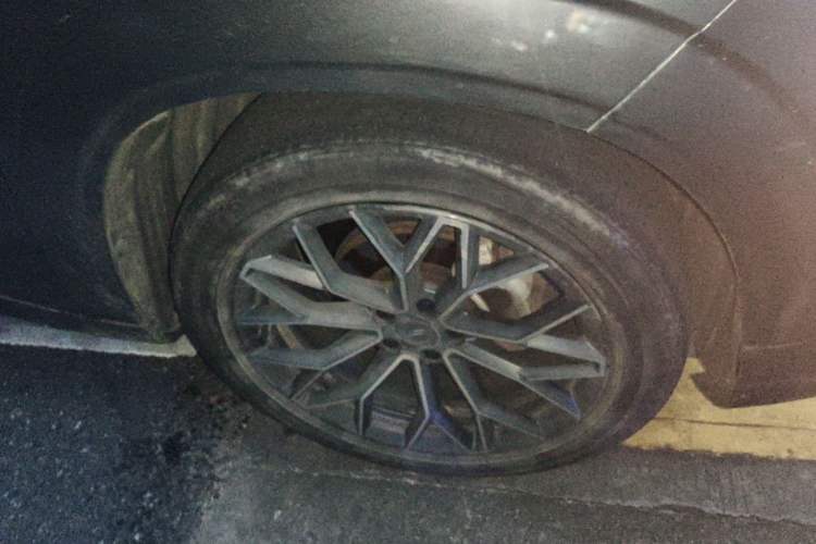 Used CHANGAN OSHAN Z6 New Energy 2023 ZhiDian iDD 150KM Flagship PLUS Right Front Wheel Hub
