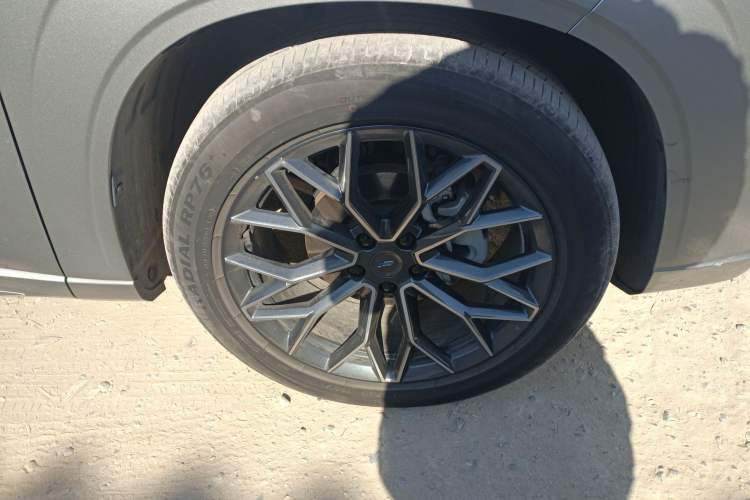 Used CHANGAN OSHAN Z6 New Energy 2023 ZhiDian iDD 150KM Flagship PLUS Right Front Wheel Hub