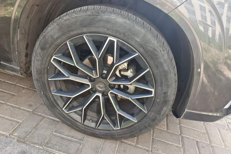 Used CHANGAN OSHAN Z6 New Energy 2023 ZhiDian iDD 150KM Flagship PLUS Right Front Wheel Hub