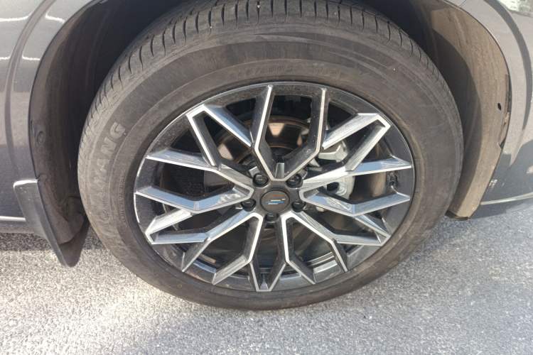 Used CHANGAN OSHAN Z6 New Energy 2023 ZhiDian iDD 150KM Flagship PLUS Smart Parking Edition Right Front Wheel Hub