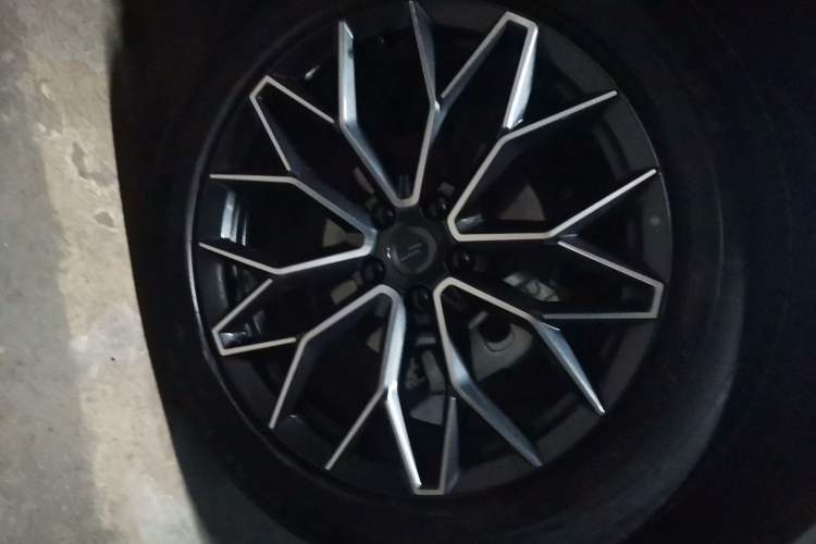 Used CHANGAN OSHAN Z6 New Energy 2023 ZhiDian iDD 150KM Flagship PLUS Right Front Wheel Hub