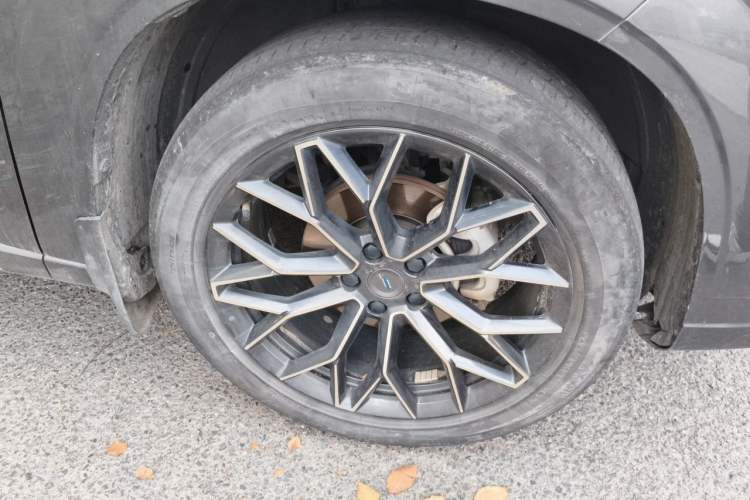 Used CHANGAN OSHAN Z6 New Energy 2023 ZhiDian iDD 150KM Flagship PLUS Right Front Wheel Hub
