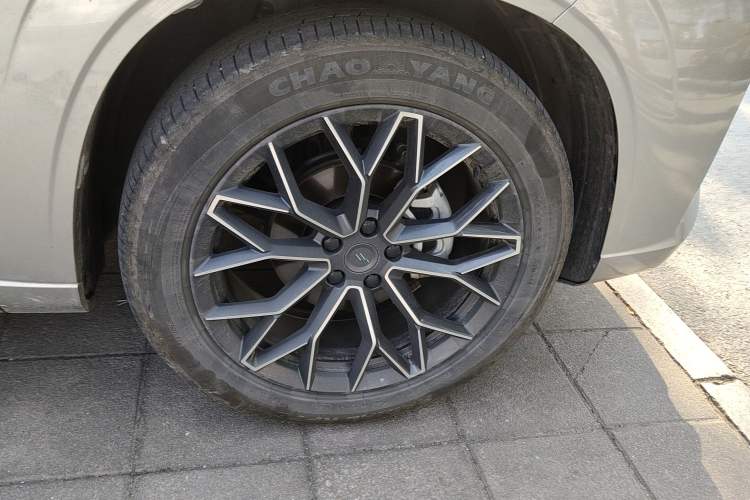 Used CHANGAN OSHAN Z6 New Energy 2023 ZhiDian iDD 150KM Flagship PLUS Right Front Wheel Hub
