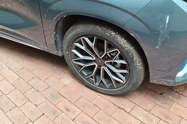 Used CHANGAN OSHAN Z6 New Energy 2023 ZhiDian iDD 150KM Flagship PLUS Right Front Wheel Hub