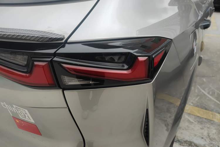 Used CHANGAN OSHAN Z6 New Energy 2023 ZhiDian iDD 150KM Flagship PLUS Right Rear Taillight