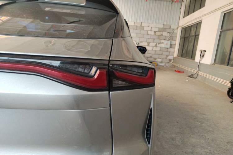 Used CHANGAN OSHAN Z6 New Energy 2023 ZhiDian iDD 150KM Flagship PLUS Smart Parking Edition Right Rear Taillight