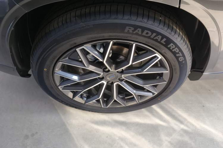 Used CHANGAN OSHAN Z6 New Energy 2023 ZhiDian iDD 150KM Flagship PLUS Smart Parking Edition Right Rear Wheel Hub