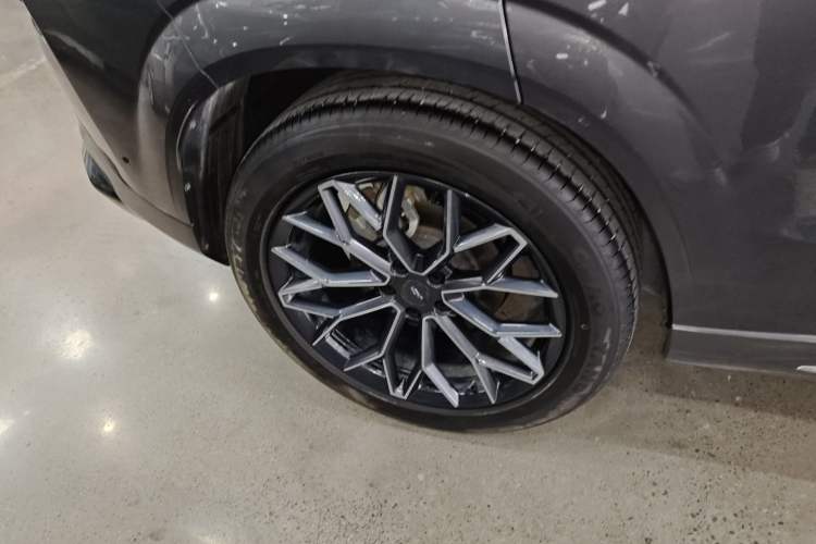 Used CHANGAN OSHAN Z6 New Energy 2023 ZhiDian iDD 150KM Flagship PLUS Smart Parking Edition Right Rear Wheel Hub