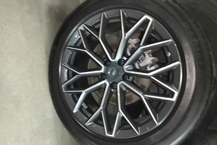 Used CHANGAN OSHAN Z6 New Energy 2023 ZhiDian iDD 150KM Flagship PLUS Smart Parking Edition Right Rear Wheel Hub