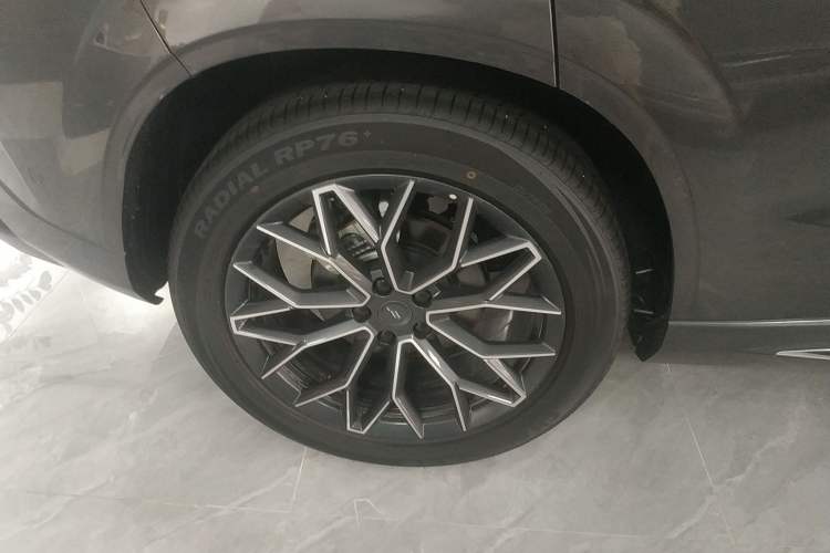 Used CHANGAN OSHAN Z6 New Energy 2023 ZhiDian iDD 150KM Flagship PLUS Smart Parking Edition Right Rear Wheel Hub
