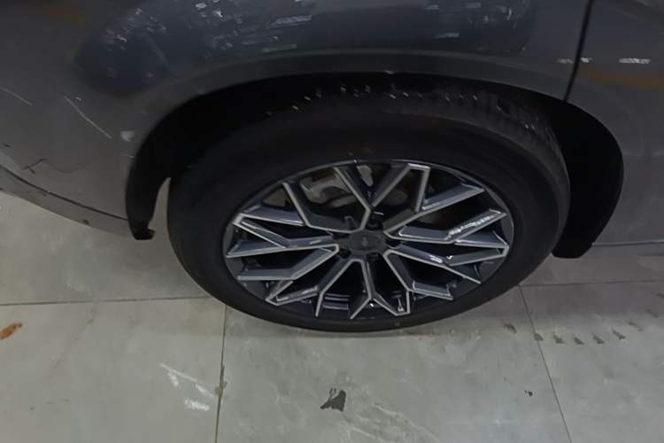 Used CHANGAN OSHAN Z6 New Energy 2023 ZhiDian iDD 150KM Flagship PLUS Right Rear Wheel Hub