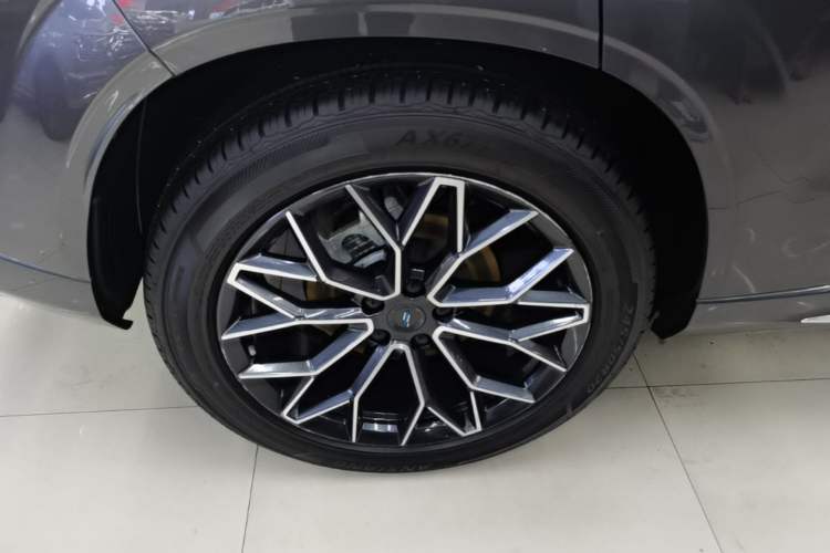 Used CHANGAN OSHAN Z6 New Energy 2023 ZhiDian iDD 150KM Flagship PLUS Smart Parking Edition Right Rear Wheel Hub