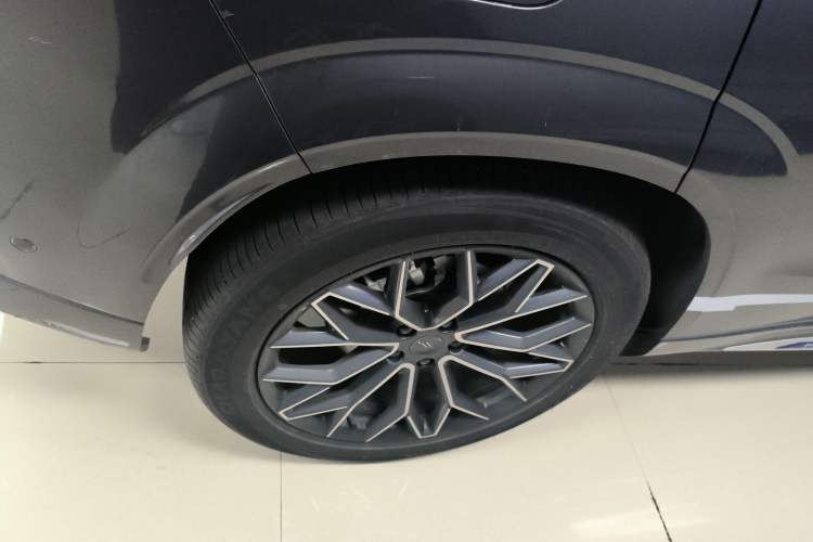 Used CHANGAN OSHAN Z6 New Energy 2023 ZhiDian iDD 150KM Flagship PLUS Smart Parking Edition Right Rear Wheel Hub