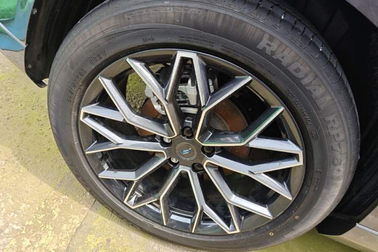 Used CHANGAN OSHAN Z6 New Energy 2023 ZhiDian iDD 150KM Flagship PLUS Smart Parking Edition Right Rear Wheel Hub