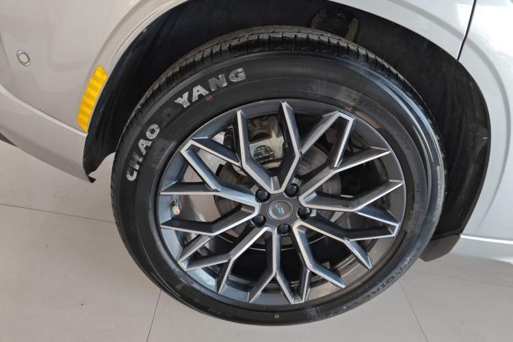 Used CHANGAN OSHAN Z6 New Energy 2023 ZhiDian iDD 150KM Flagship PLUS Smart Parking Edition Right Rear Wheel Hub
