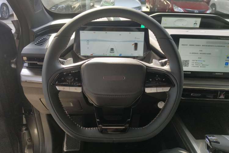 Used CHANGAN OSHAN Z6 New Energy 2023 ZhiDian iDD 150KM Flagship PLUS Smart Parking Edition Steering Wheel
