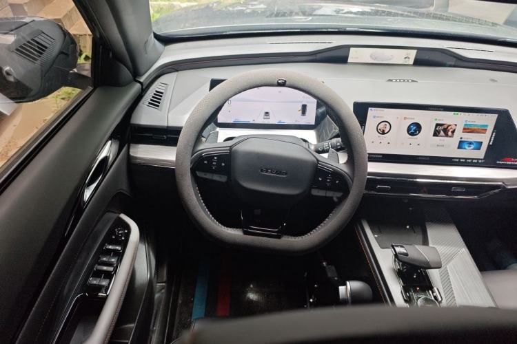 Used CHANGAN OSHAN Z6 New Energy 2023 ZhiDian iDD 150KM Flagship PLUS Smart Parking Edition Steering Wheel