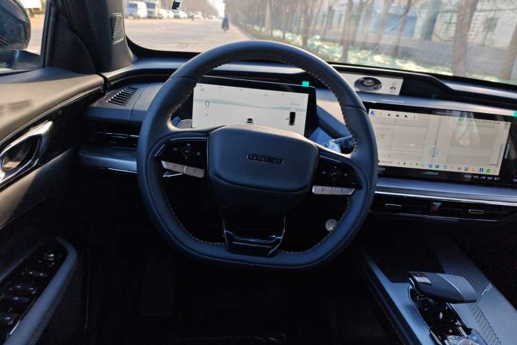 Used CHANGAN OSHAN Z6 New Energy 2023 ZhiDian iDD 150KM Flagship PLUS Smart Parking Edition Steering Wheel
