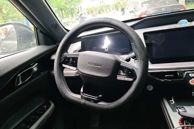 Used CHANGAN OSHAN Z6 New Energy 2023 ZhiDian iDD 150KM Flagship PLUS Smart Parking Edition Steering Wheel