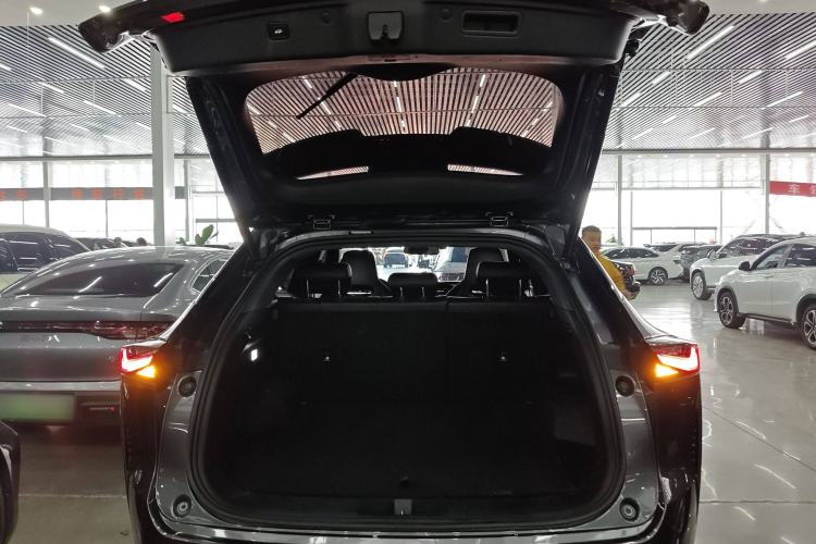 Used CHANGAN OSHAN Z6 New Energy 2023 ZhiDian iDD 150KM Flagship PLUS Smart Parking Edition Trunk