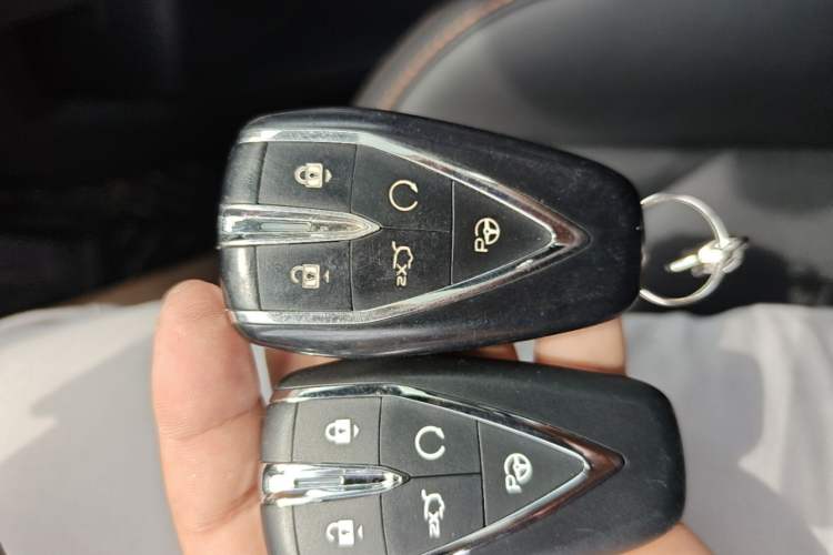 Used CHANGAN OSHAN Z6 New Energy 2023 ZhiDian iDD 150KM Flagship PLUS Smart Parking Edition Vehicle Key