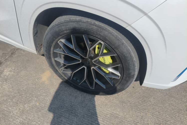Used CHANGAN OSHAN Z6 New Energy 2023 ZhiDian iDD 150KM Flagship PLUS Right Front Wheel Hub