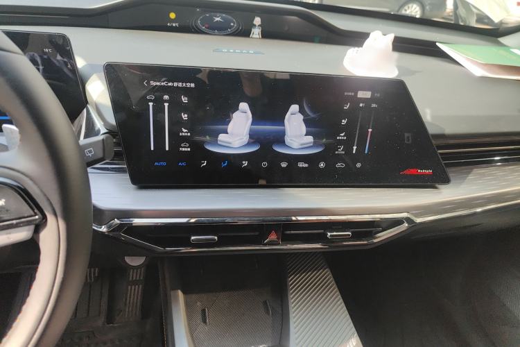 Used CHANGAN OSHAN Z6 New Energy 2023 ZhiDian iDD 150KM Flagship PLUS Audio And AC Panel