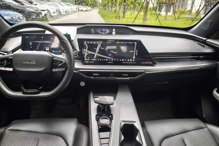 Used CHANGAN OSHAN Z6 New Energy 2023 ZhiDian iDD 150KM Flagship PLUS Smart Parking Edition Audio And AC Panel