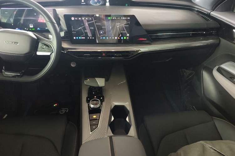 Used CHANGAN OSHAN Z6 New Energy 2023 ZhiDian iDD 150KM Flagship PLUS Audio And AC Panel