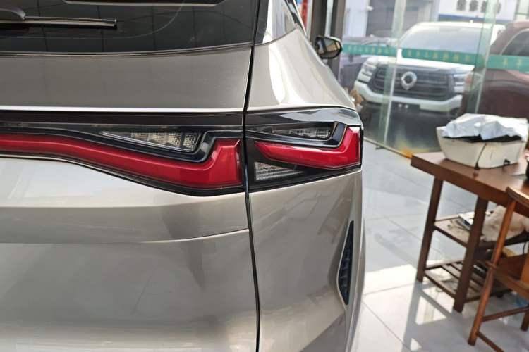 Used CHANGAN OSHAN Z6 New Energy 2023 ZhiDian iDD 150KM Flagship PLUS Smart Parking Edition Exterior 2
