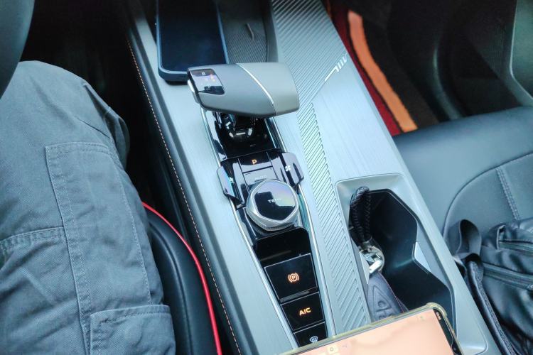 Used CHANGAN OSHAN Z6 New Energy 2023 ZhiDian iDD 150KM Flagship PLUS Smart Parking Edition Gear Lever