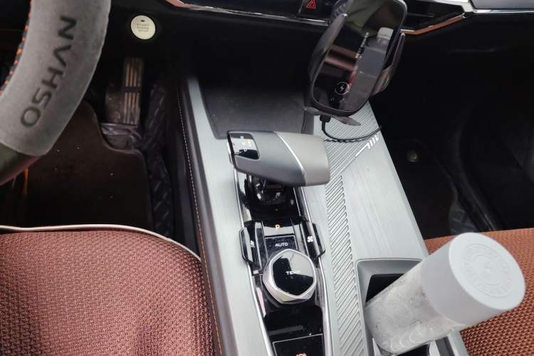 Used CHANGAN OSHAN Z6 New Energy 2023 ZhiDian iDD 150KM Flagship Model Gear Lever