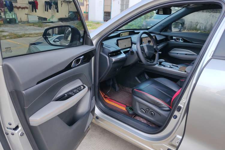 Used CHANGAN OSHAN Z6 New Energy 2023 ZhiDian iDD 150KM Flagship PLUS Smart Parking Edition Interior 3