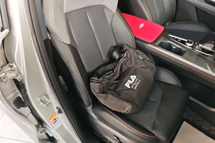Used CHANGAN OSHAN Z6 New Energy 2023 ZhiDian iDD 150KM Flagship PLUS Smart Parking Edition Right Front Seat