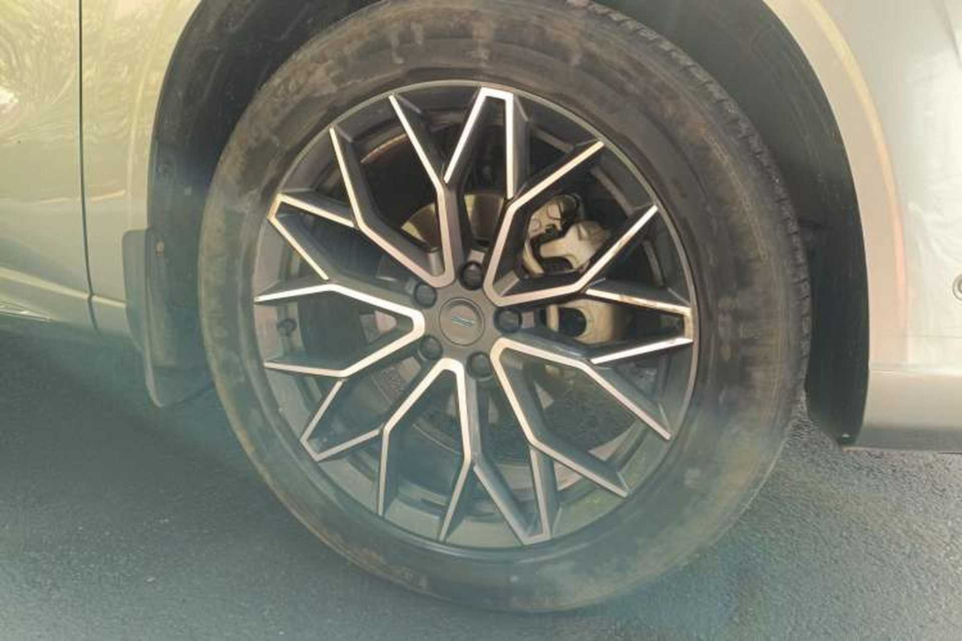 Used CHANGAN OSHAN Z6 New Energy 2023 ZhiDian iDD 150KM Flagship PLUS Smart Parking Edition Right Front Wheel Hub