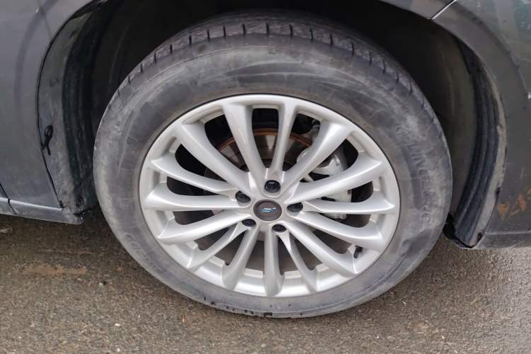 Used CHANGAN OSHAN Z6 New Energy 2023 ZhiDian iDD 150KM Flagship Model Right Front Wheel Hub