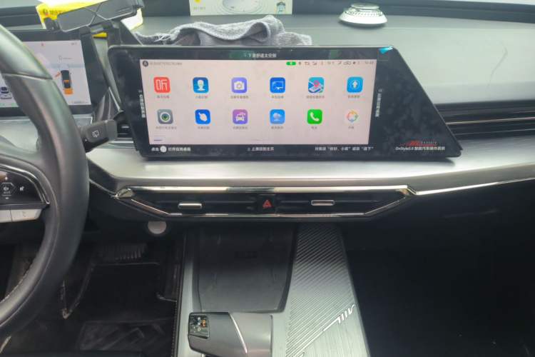 Used CHANGAN OSHAN Z6 New Energy 2023 ZhiDian iDD 150KM Flagship PLUS Smart Parking Edition Audio And AC Panel
