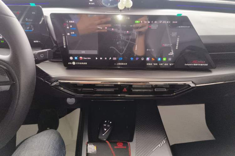 Used CHANGAN OSHAN Z6 New Energy 2023 ZhiDian iDD 150KM Flagship PLUS Smart Parking Edition Audio And AC Panel