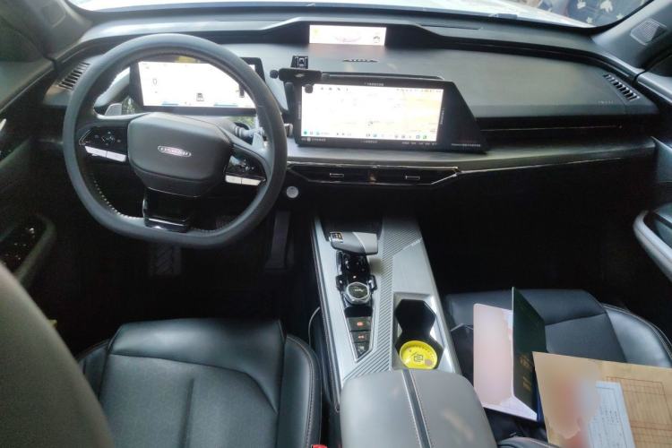 Used CHANGAN OSHAN Z6 New Energy 2023 ZhiDian iDD 150KM Flagship PLUS Smart Parking Edition Center Console