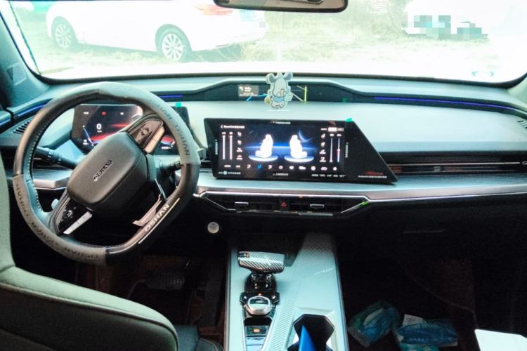 Used CHANGAN OSHAN Z6 New Energy 2023 ZhiDian iDD 150KM Flagship PLUS Smart Parking Edition Center Console