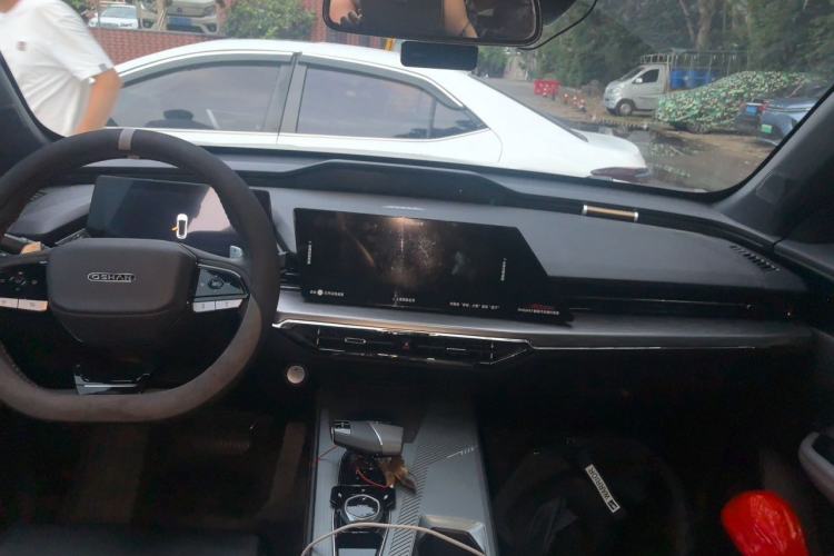 Used CHANGAN OSHAN Z6 New Energy 2023 ZhiDian iDD 150KM Flagship PLUS Smart Parking Edition Center Console