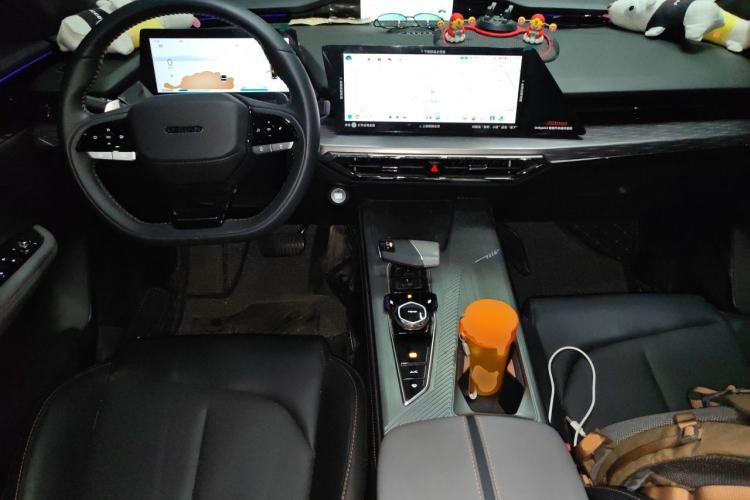 Used CHANGAN OSHAN Z6 New Energy 2023 ZhiDian iDD 150KM Flagship PLUS Center Console