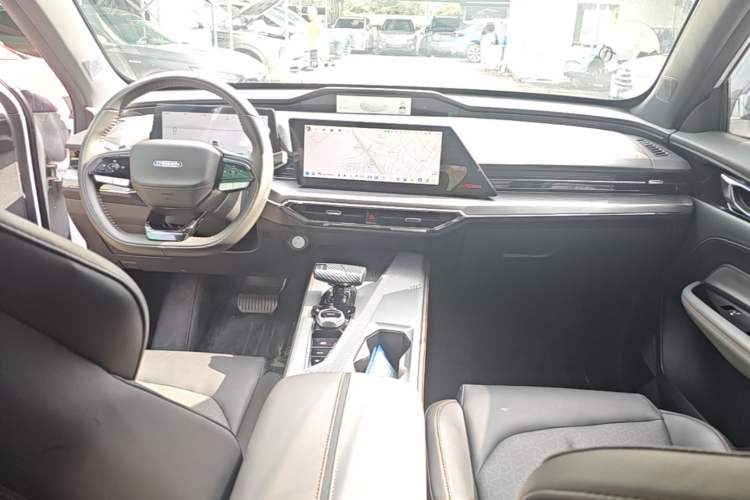 Used CHANGAN OSHAN Z6 New Energy 2023 ZhiDian iDD 150KM Flagship PLUS Smart Parking Edition Center Console