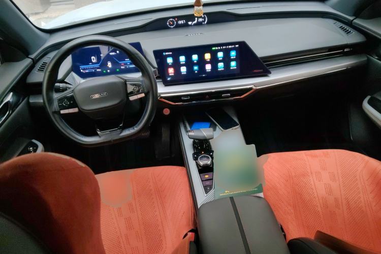 Used CHANGAN OSHAN Z6 New Energy 2023 ZhiDian iDD 150KM Flagship Model Center Console