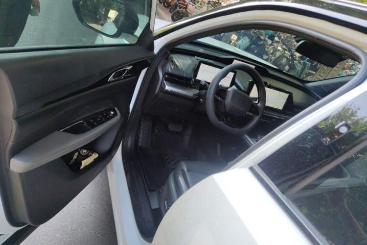 Used CHANGAN OSHAN Z6 New Energy 2023 ZhiDian iDD 150KM Flagship PLUS Smart Parking Edition Driver Seat