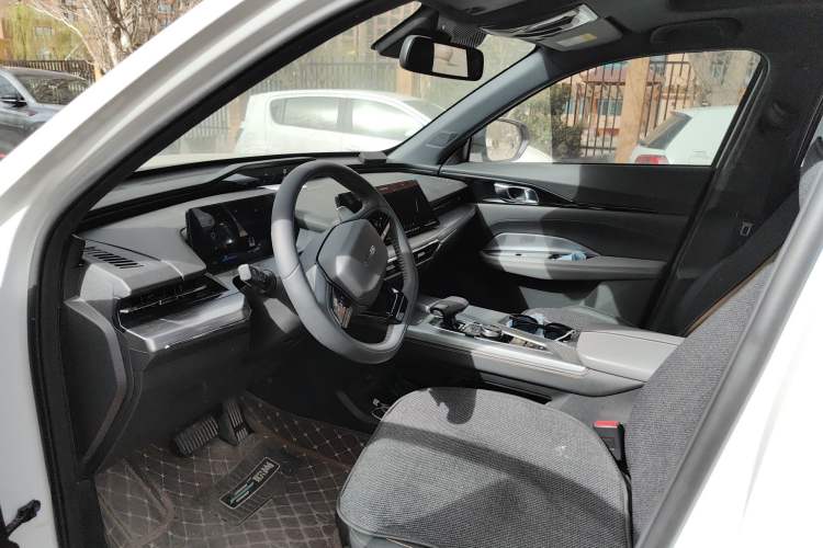 Used CHANGAN OSHAN Z6 New Energy 2023 ZhiDian iDD 150KM Flagship PLUS Smart Parking Edition Driver Seat
