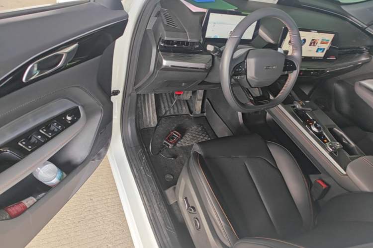 Used CHANGAN OSHAN Z6 New Energy 2023 ZhiDian iDD 150KM Flagship PLUS Smart Parking Edition Driver Seat