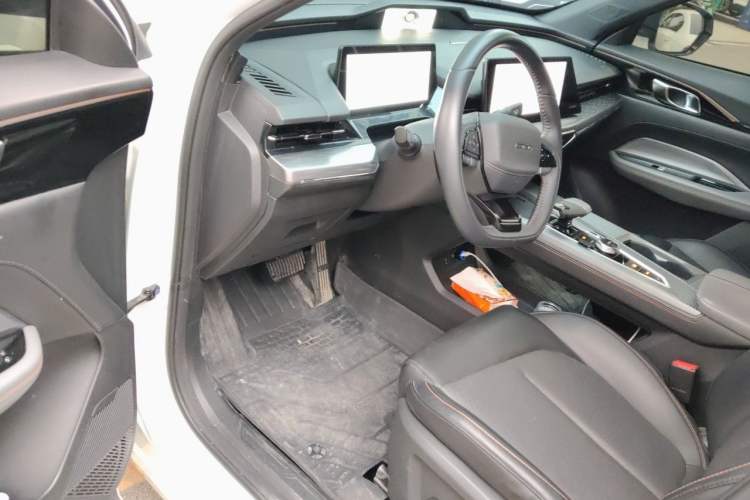 Used CHANGAN OSHAN Z6 New Energy 2023 ZhiDian iDD 150KM Flagship PLUS Driver Seat