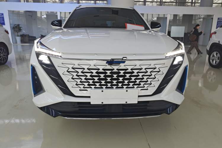 Used CHANGAN OSHAN Z6 New Energy 2023 ZhiDian iDD 150KM Flagship PLUS Front