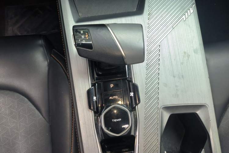 Used CHANGAN OSHAN Z6 New Energy 2023 ZhiDian iDD 150KM Flagship PLUS Smart Parking Edition Gear Lever